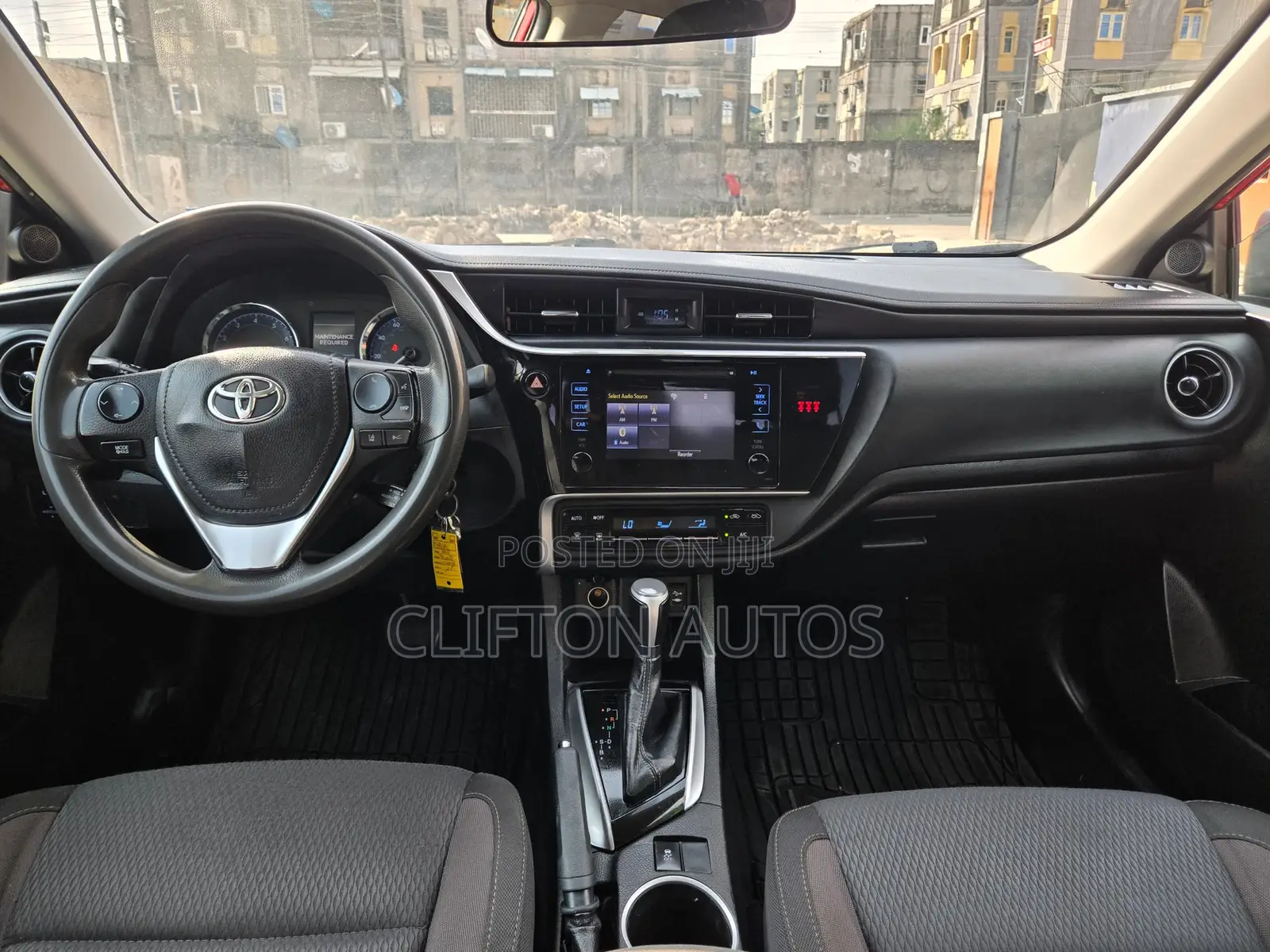 Toyota Corolla LE Eco (1.8L 4cyl 2A) 2018 Red