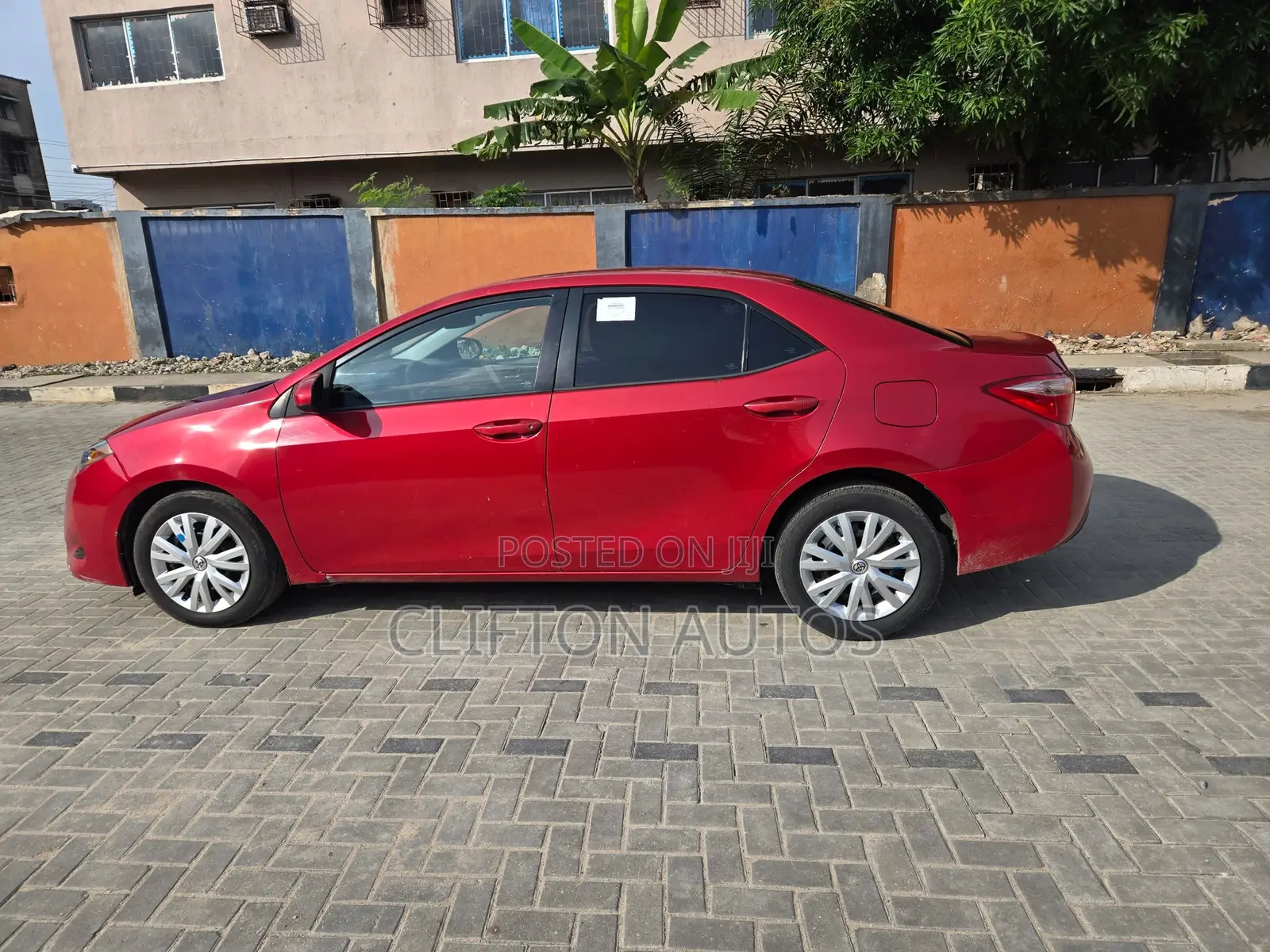 Toyota Corolla LE Eco (1.8L 4cyl 2A) 2018 Red