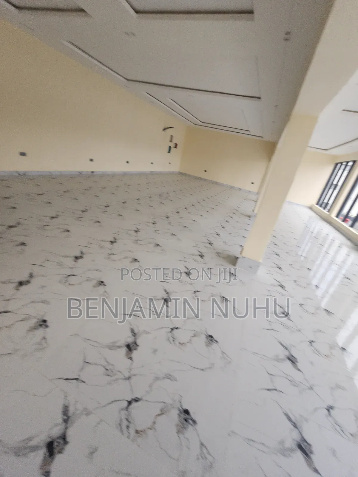 A 178.45sqm on the 1st Floor, With a Show Glass