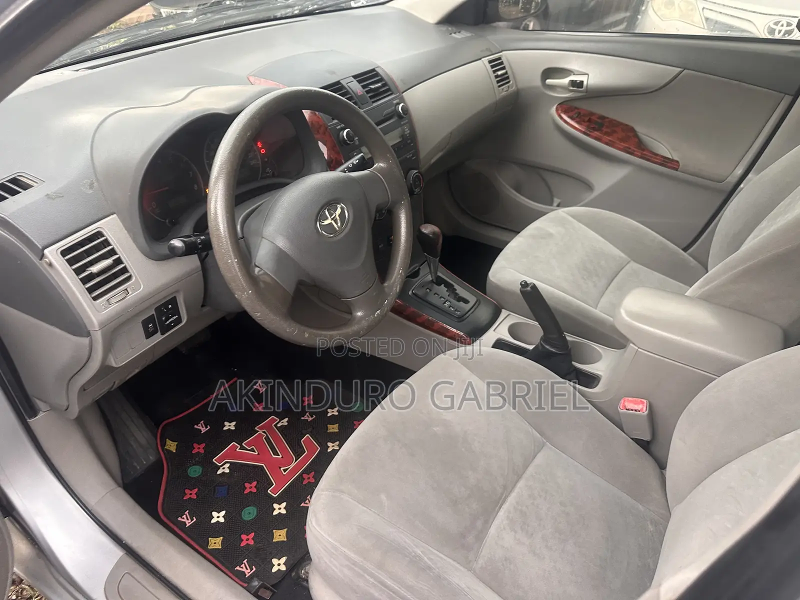 Toyota Corolla LE 4dr Sedan (1.8L 4cyl 4A) 2010 Silver