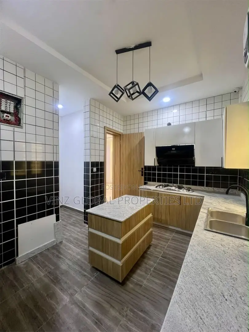 5bdrm Duplex in Lekki for rent