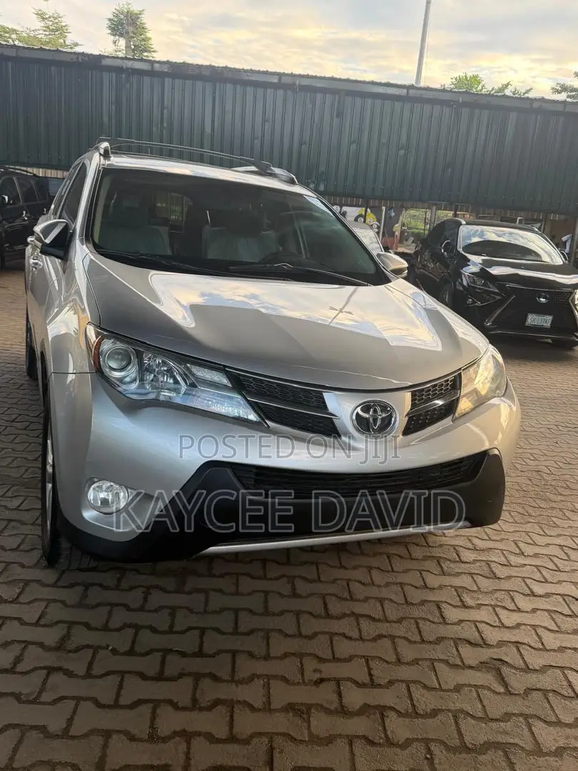 Toyota RAV4 Limited 4dr SUV (2.5L 4cyl 6A) 2014 Silver