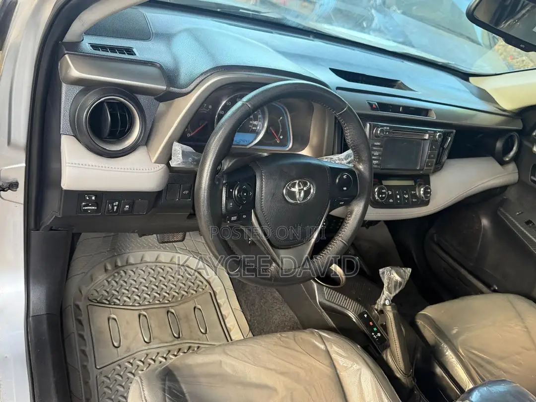 Toyota RAV4 Limited 4dr SUV (2.5L 4cyl 6A) 2014 Silver