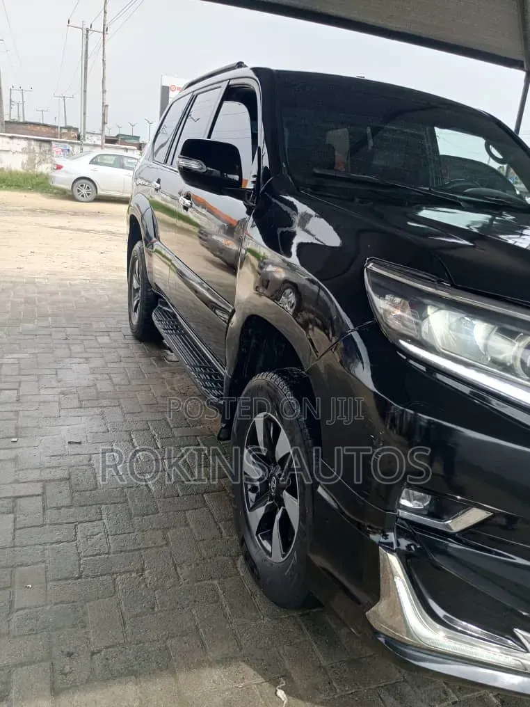 Toyota Land Cruiser Prado 2011 Black