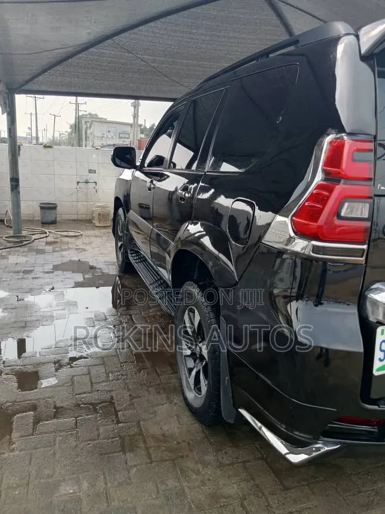 Toyota Land Cruiser Prado 2011 Black