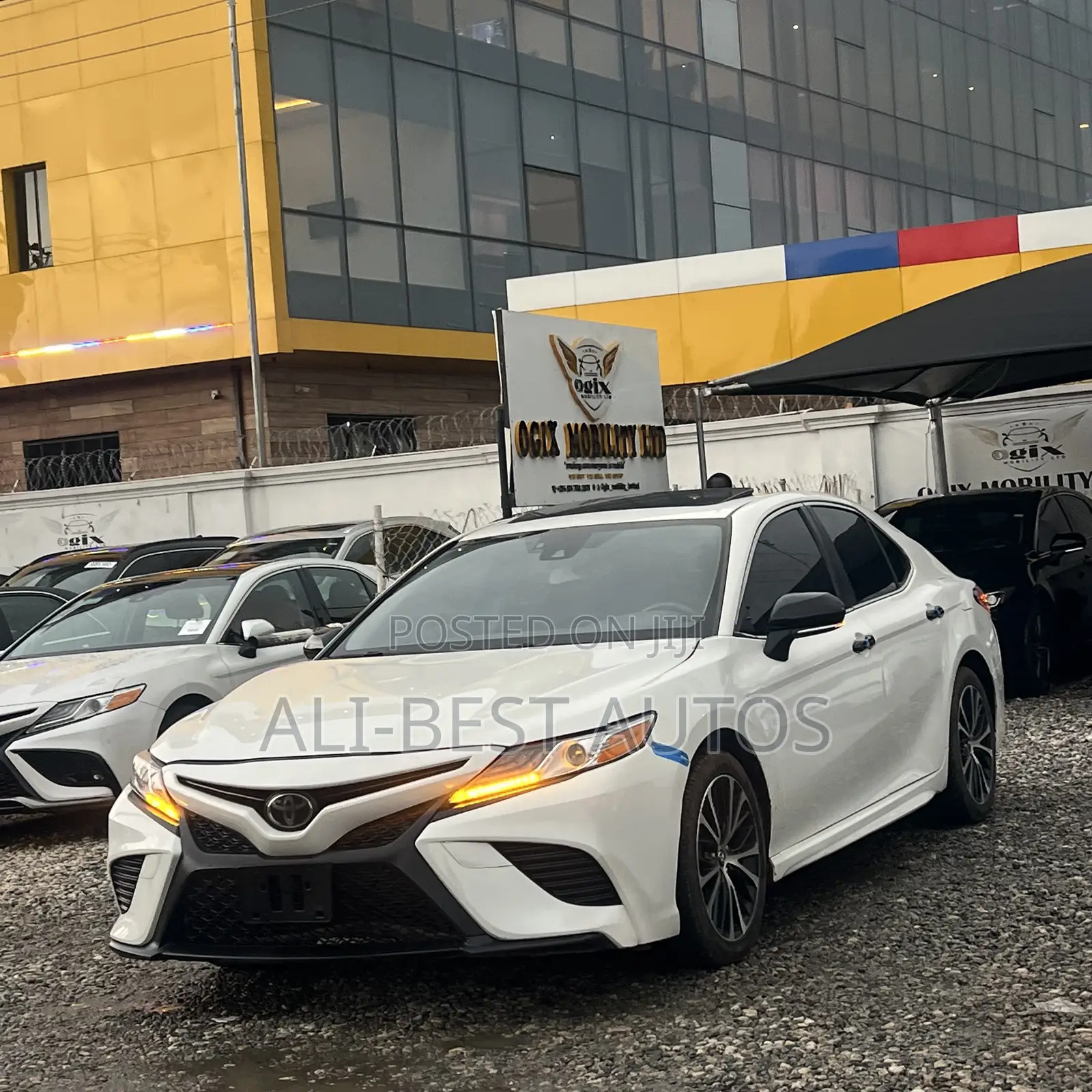Toyota Camry 2018 White