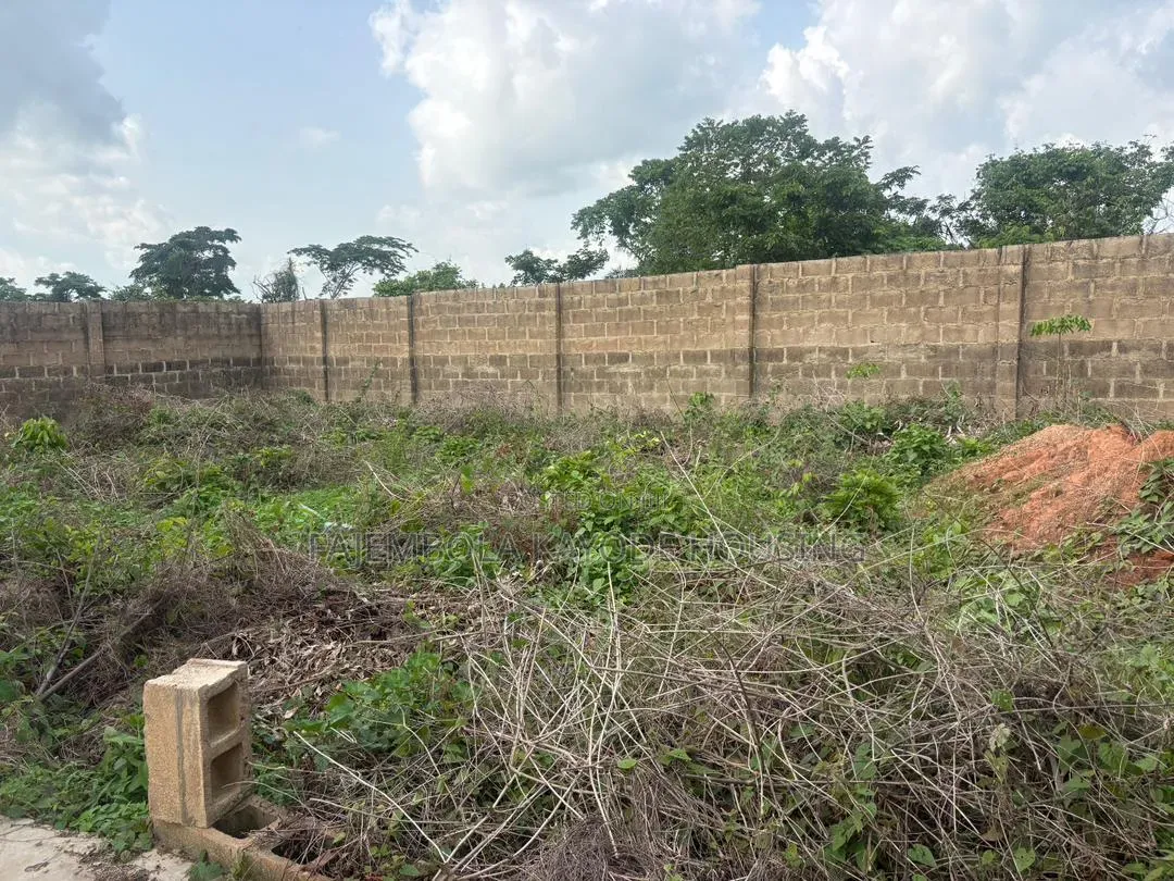 3bdrm Bungalow in Train Terminal Area, Omi Adio for sale