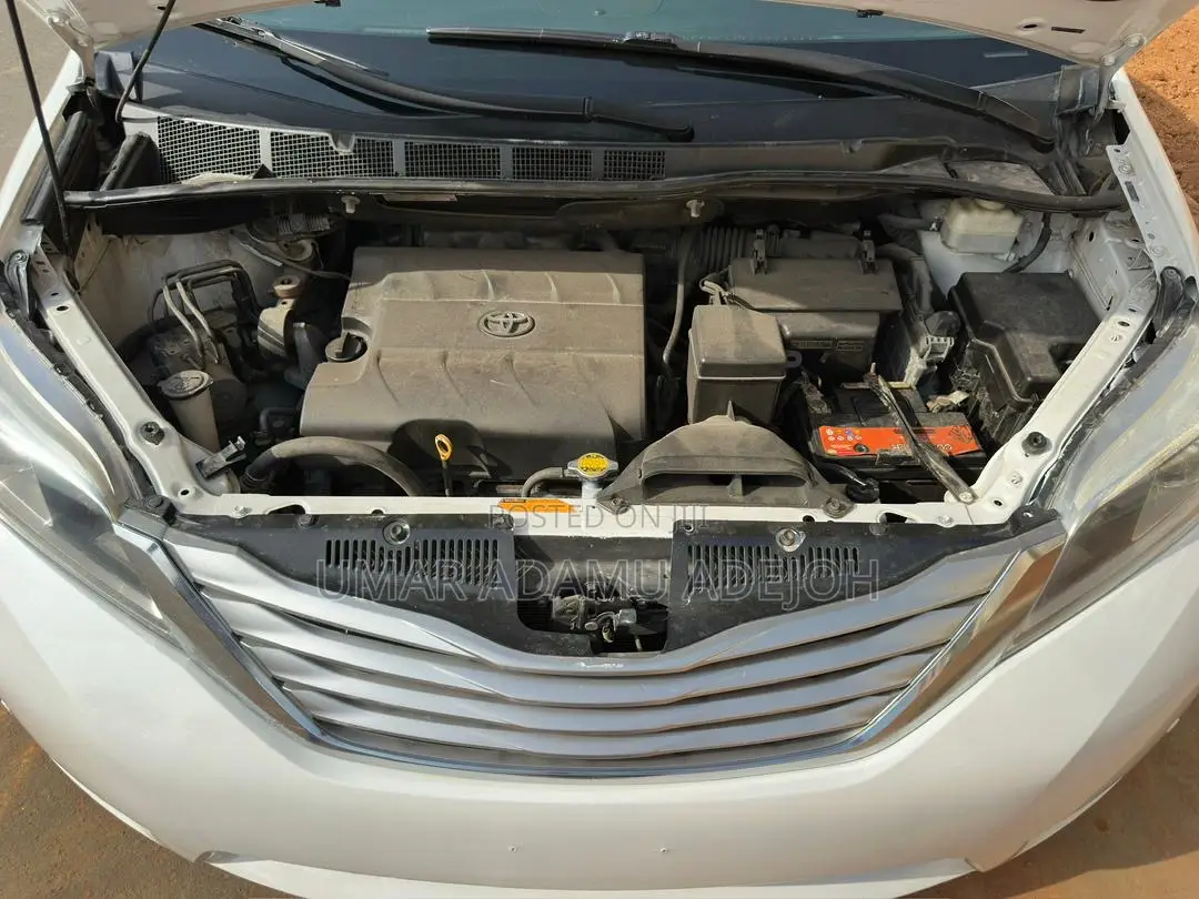 Toyota Sienna 2015 White