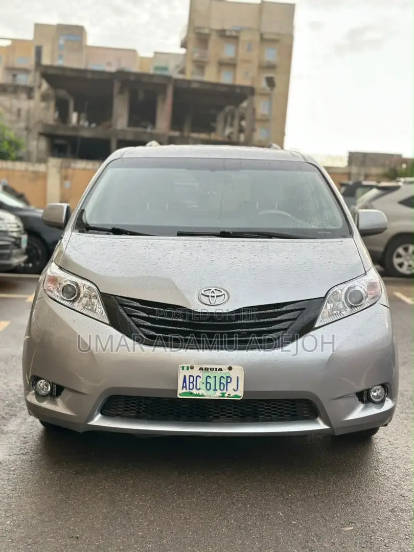 Toyota Sienna 2011 Gray