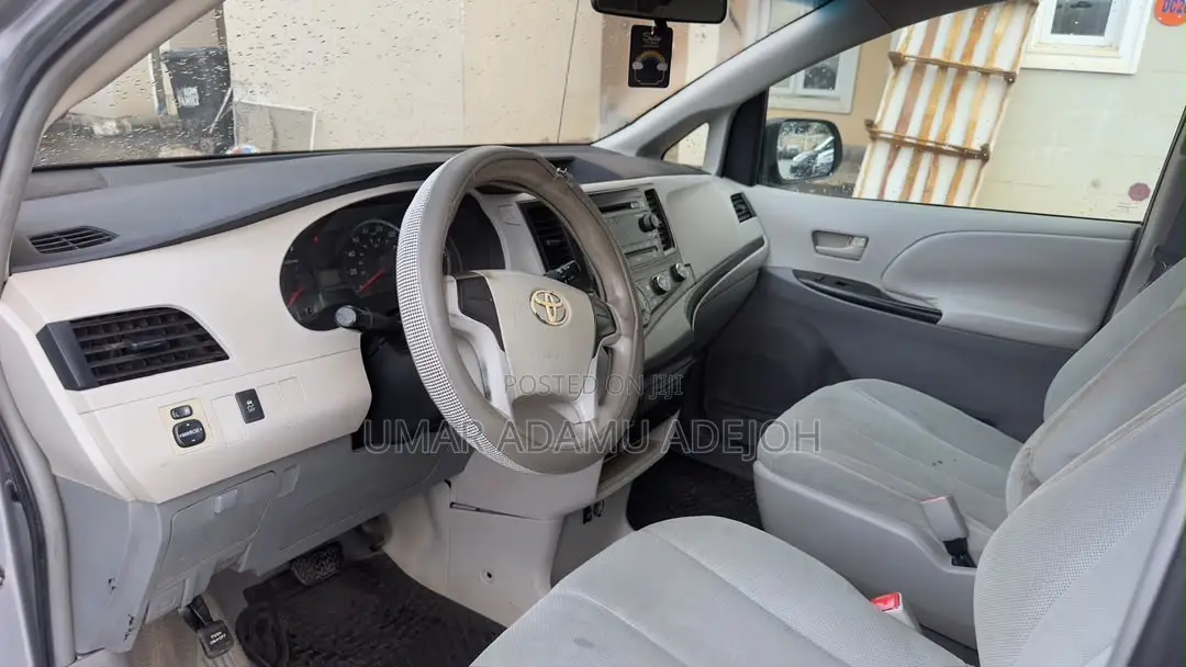 Toyota Sienna 2011 Gray