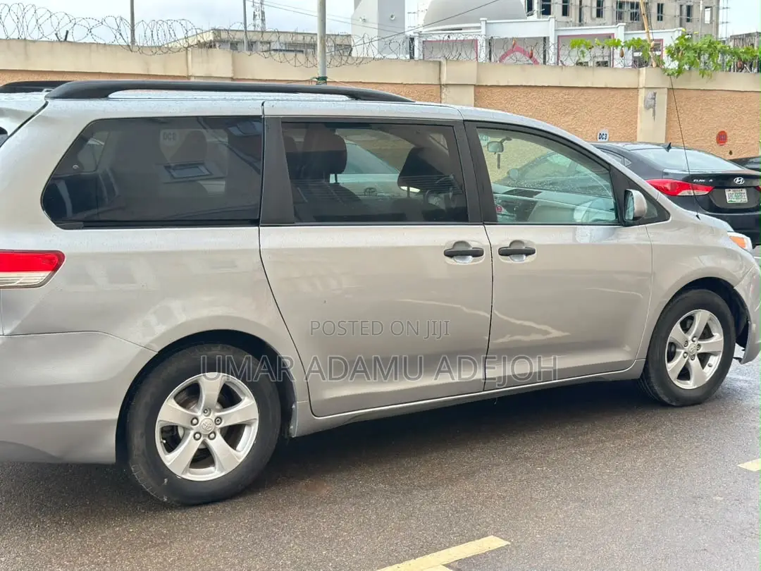Toyota Sienna 2011 Gray