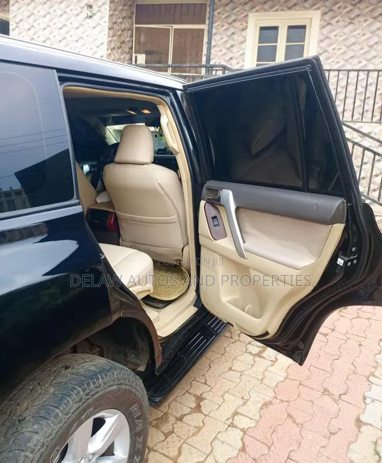 Toyota Land Cruiser Prado 2017 Black