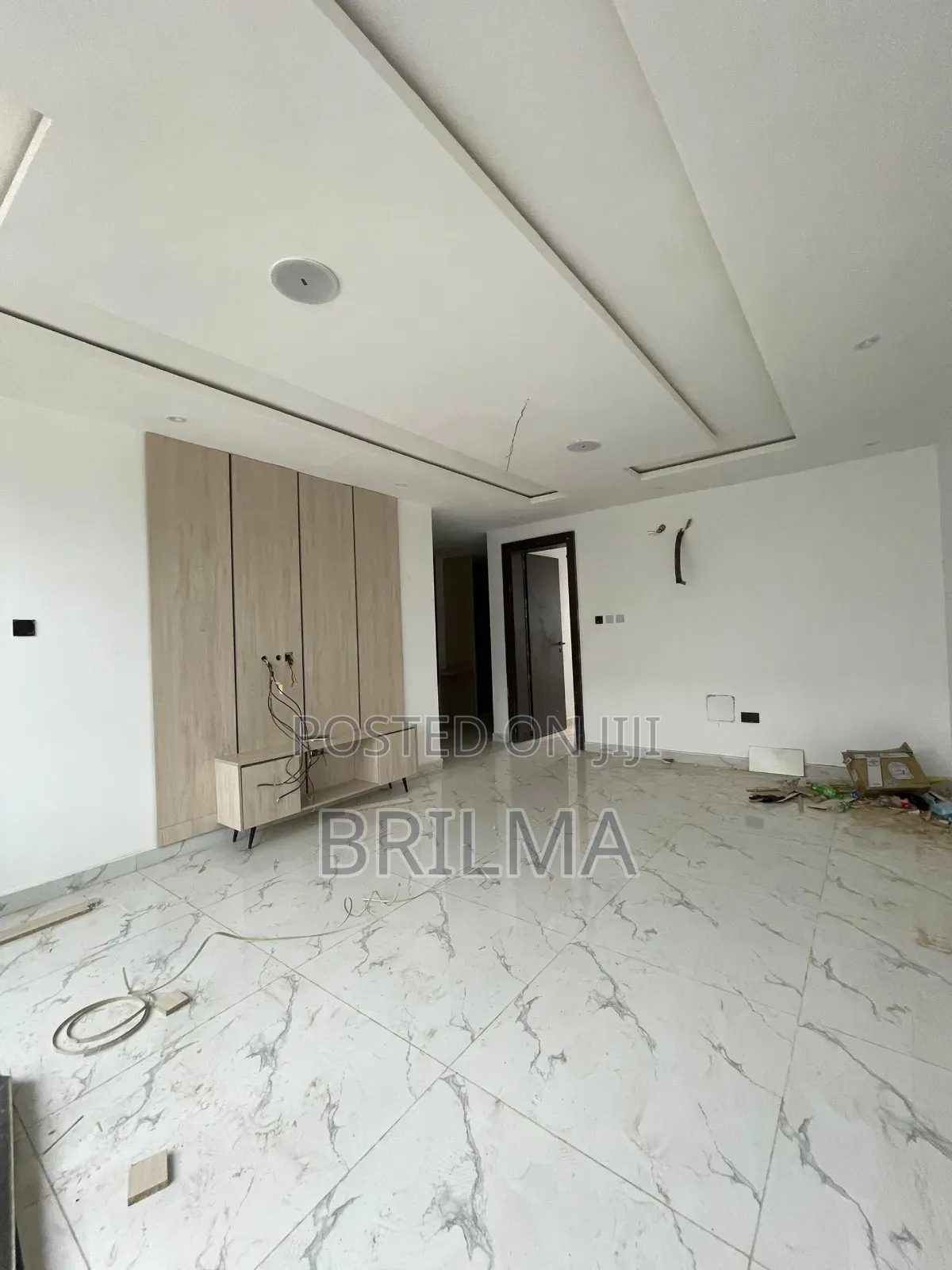 5bdrm Duplex in Jahi for sale