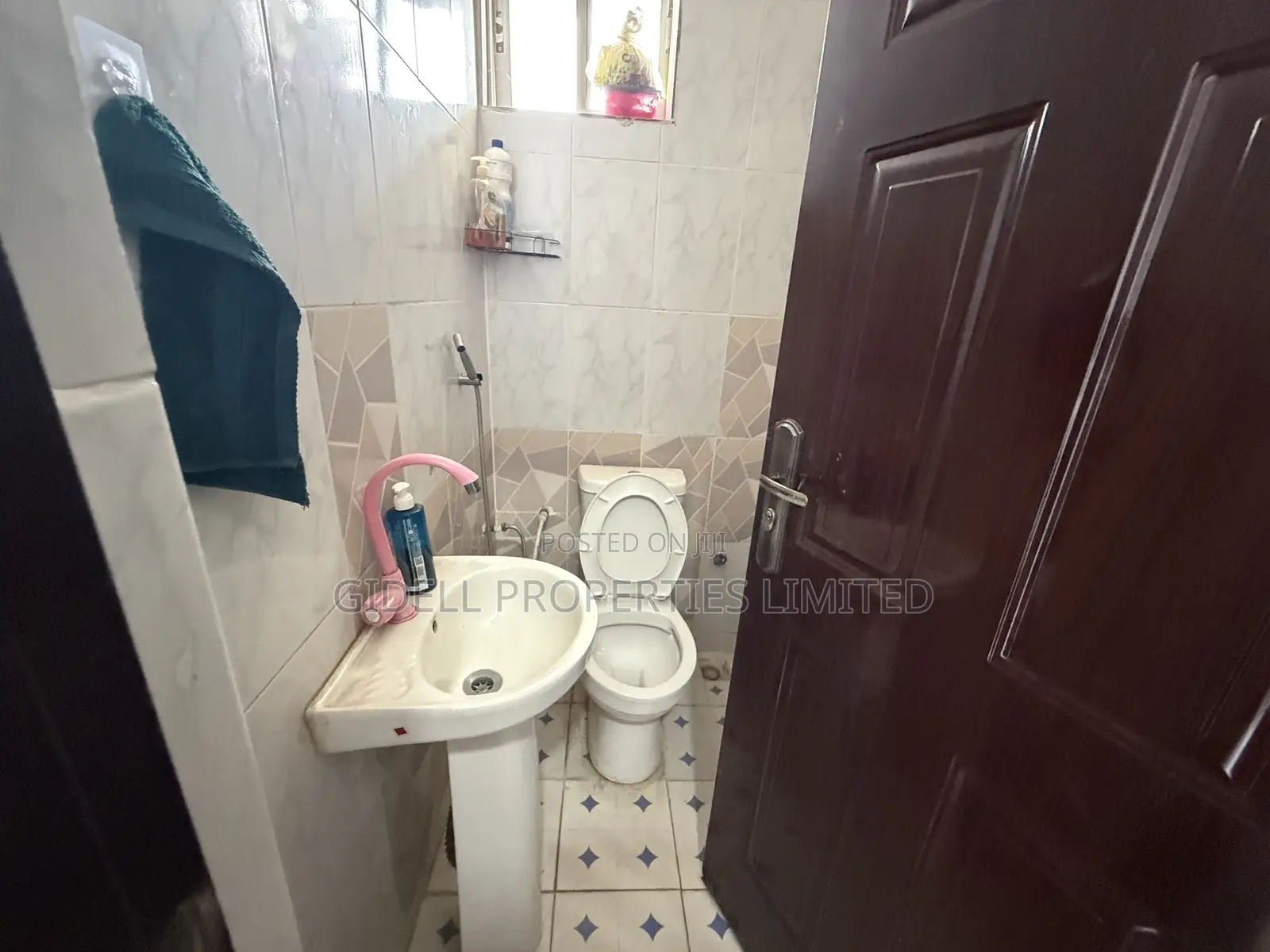 Serviced 60sqm Shop / Office Space on the Third Floor With Elevator