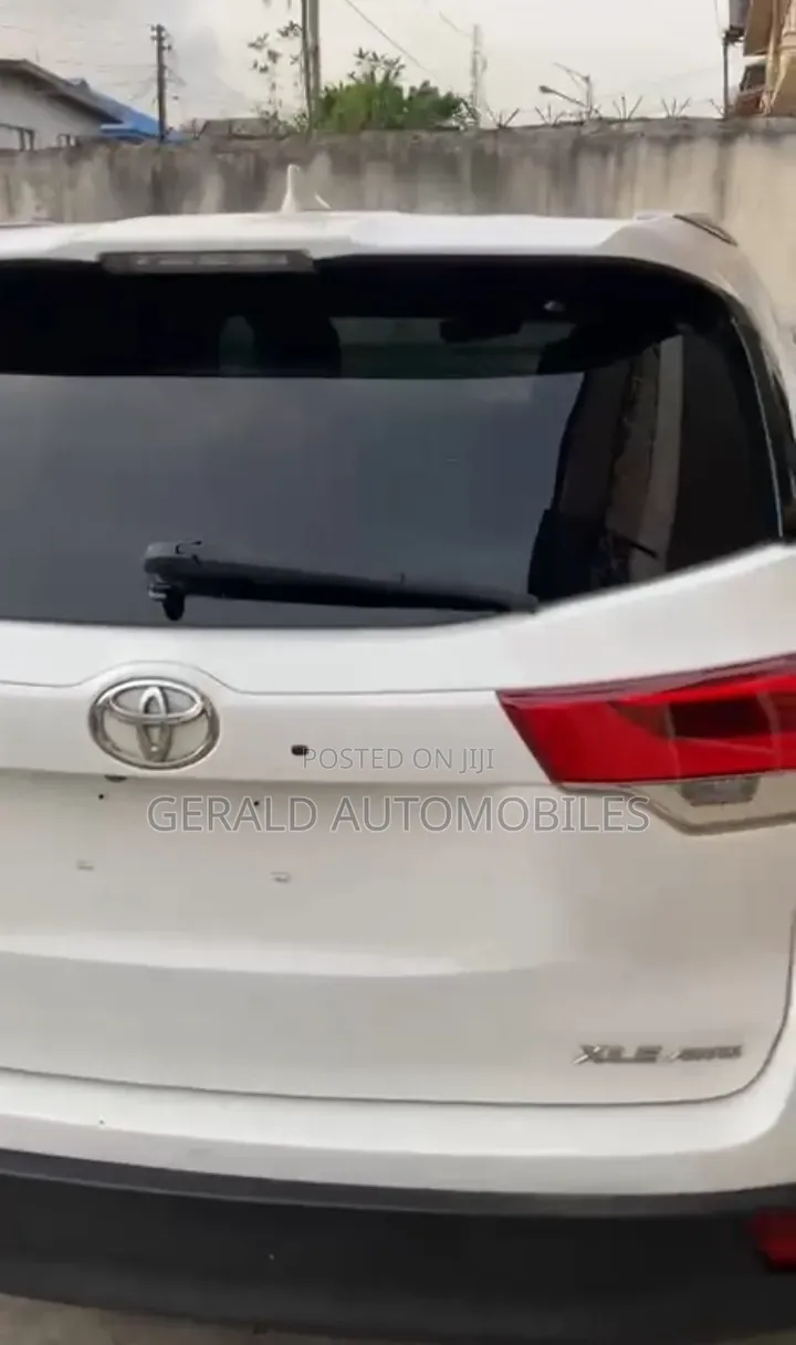 Toyota Highlander XLE 4x4 V6 (3.5L 6cyl 8A) 2018 White