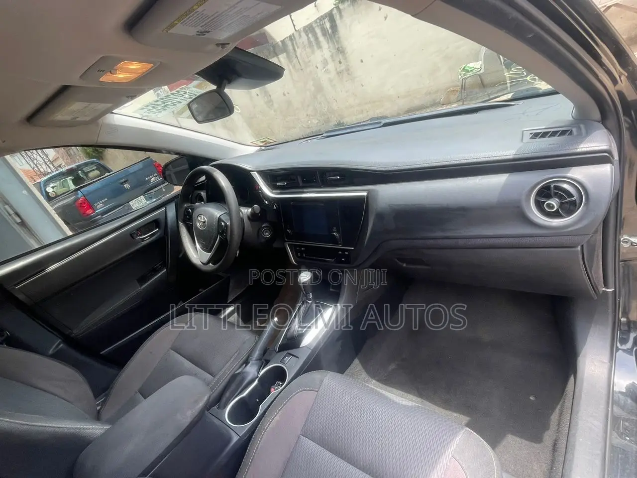 Toyota Corolla LE Eco (1.8L 4cyl 2A) 2018 Black