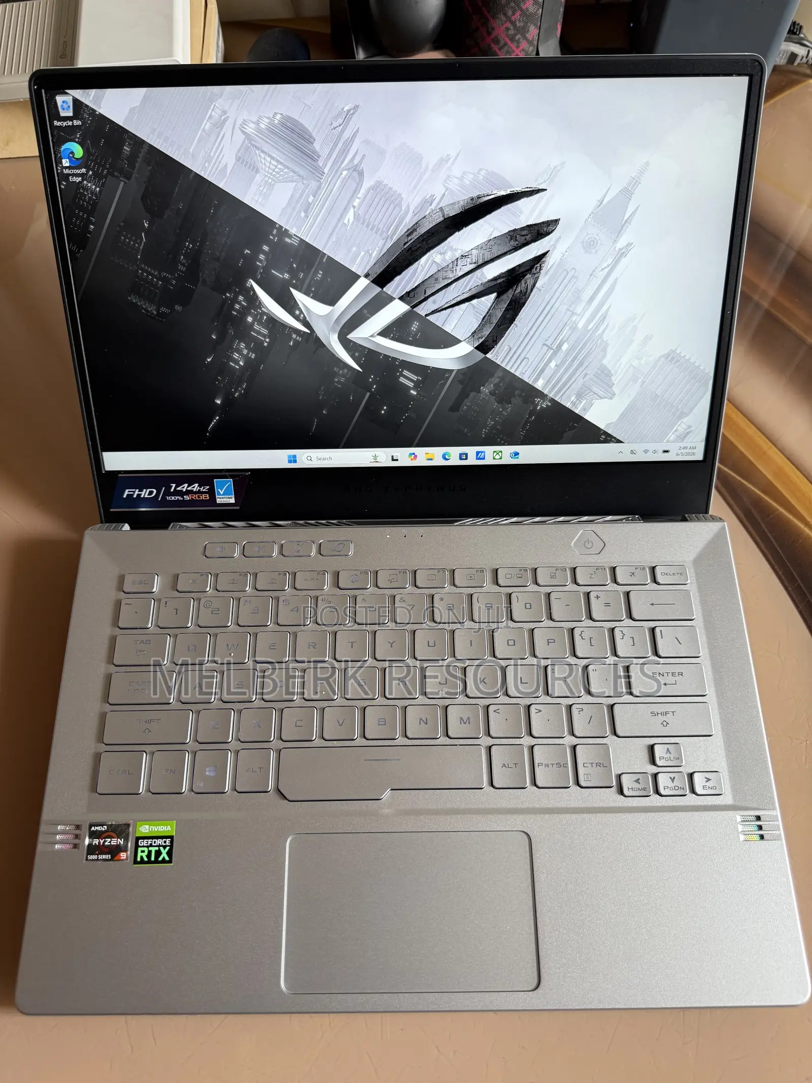 Laptop Asus ROG Zephyrus G14 16GB AMD Ryzen 9 SSD 1T