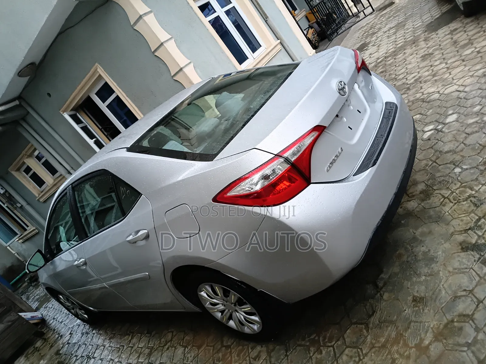 Toyota Corolla LE Plus 4dr Sedan (1.8L 4cyl CVT) 2015 Silver