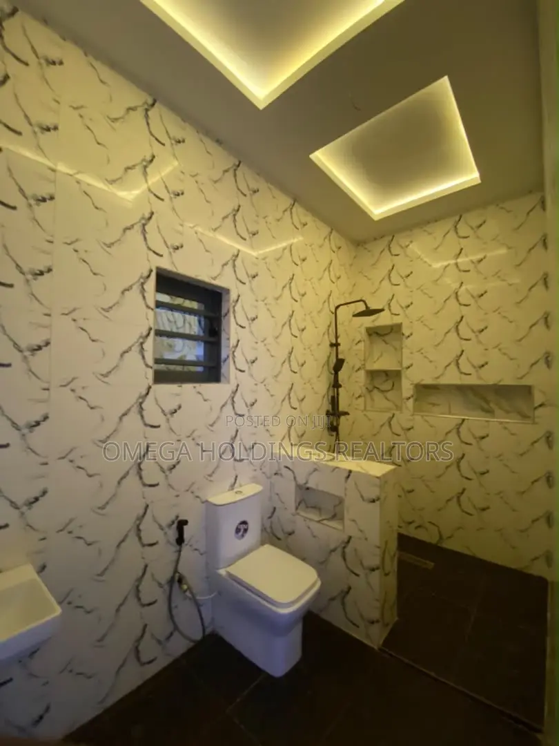 3bdrm Bungalow in Temidire Estate, Ologuneru for sale