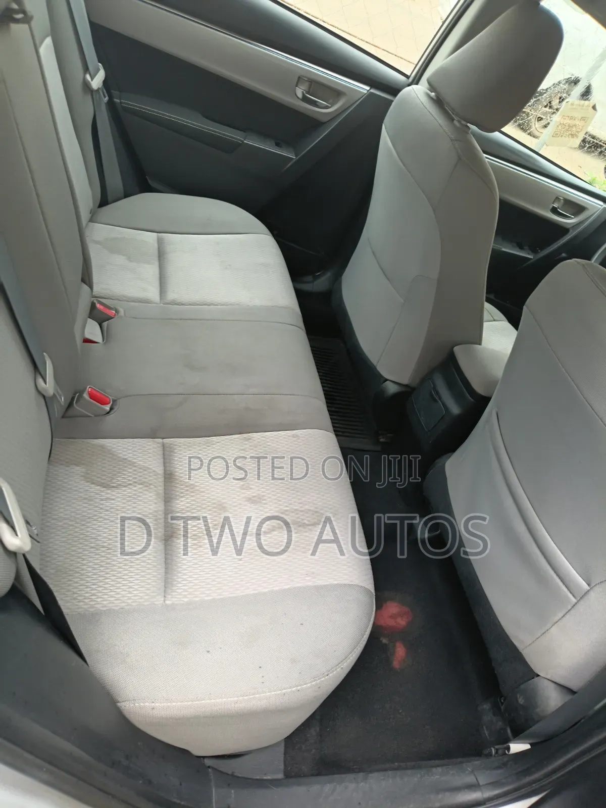 Toyota Corolla LE Premium 4dr Sedan (1.8L 4cyl CVT) 2015 Silver