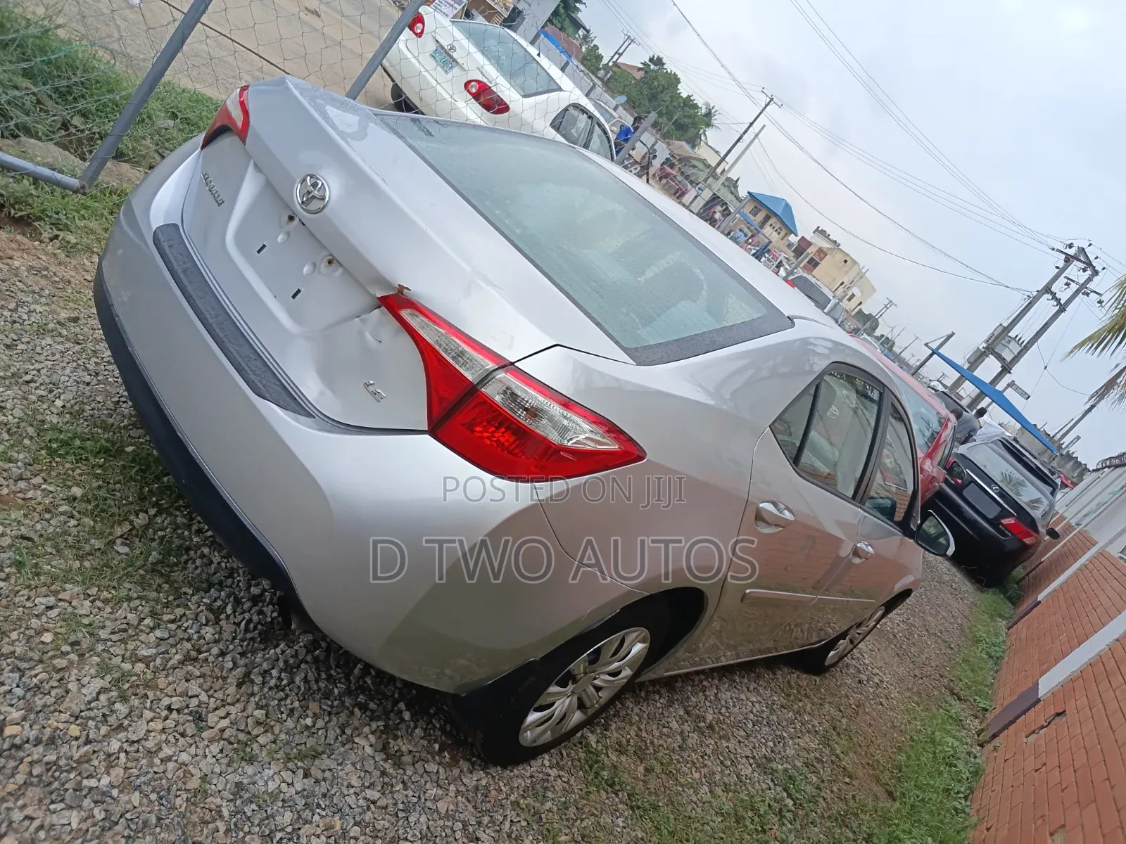 Toyota Corolla LE Premium 4dr Sedan (1.8L 4cyl CVT) 2015 Silver