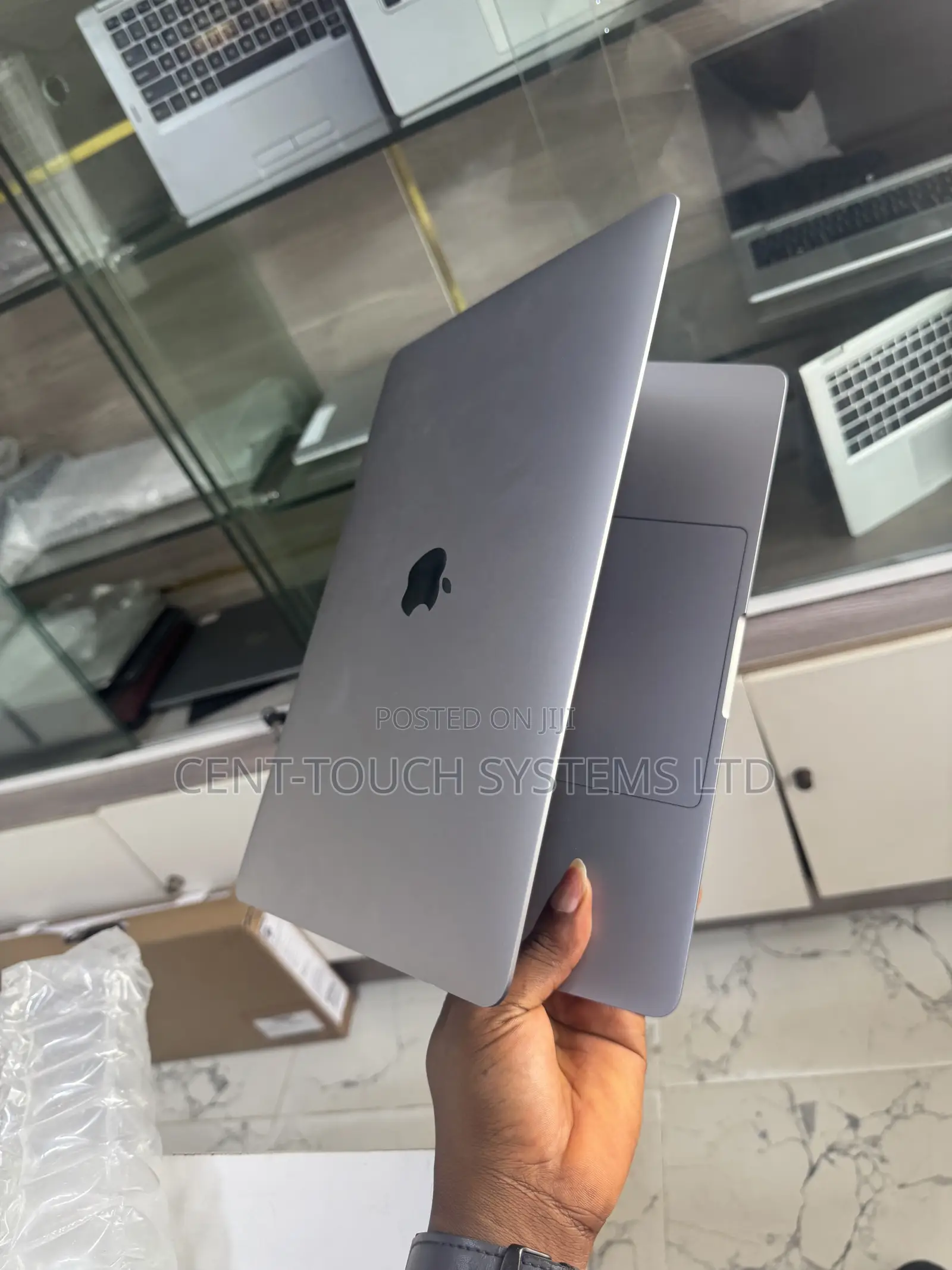 Laptop Apple MacBook Pro 2022 M2 8GB Intel Core M2 SSD 512GB