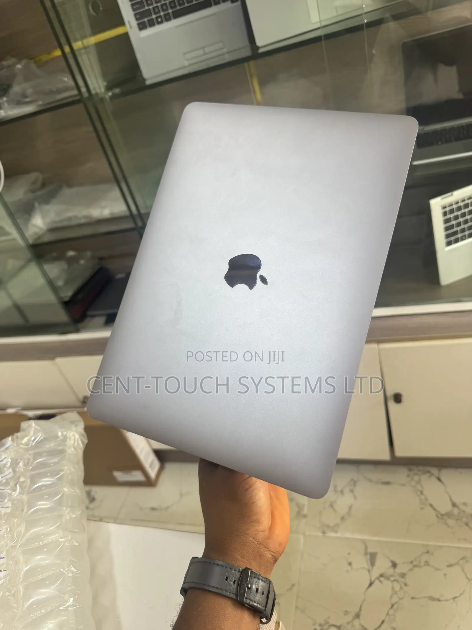 Laptop Apple MacBook Pro 2022 M2 8GB Intel Core M2 SSD 512GB