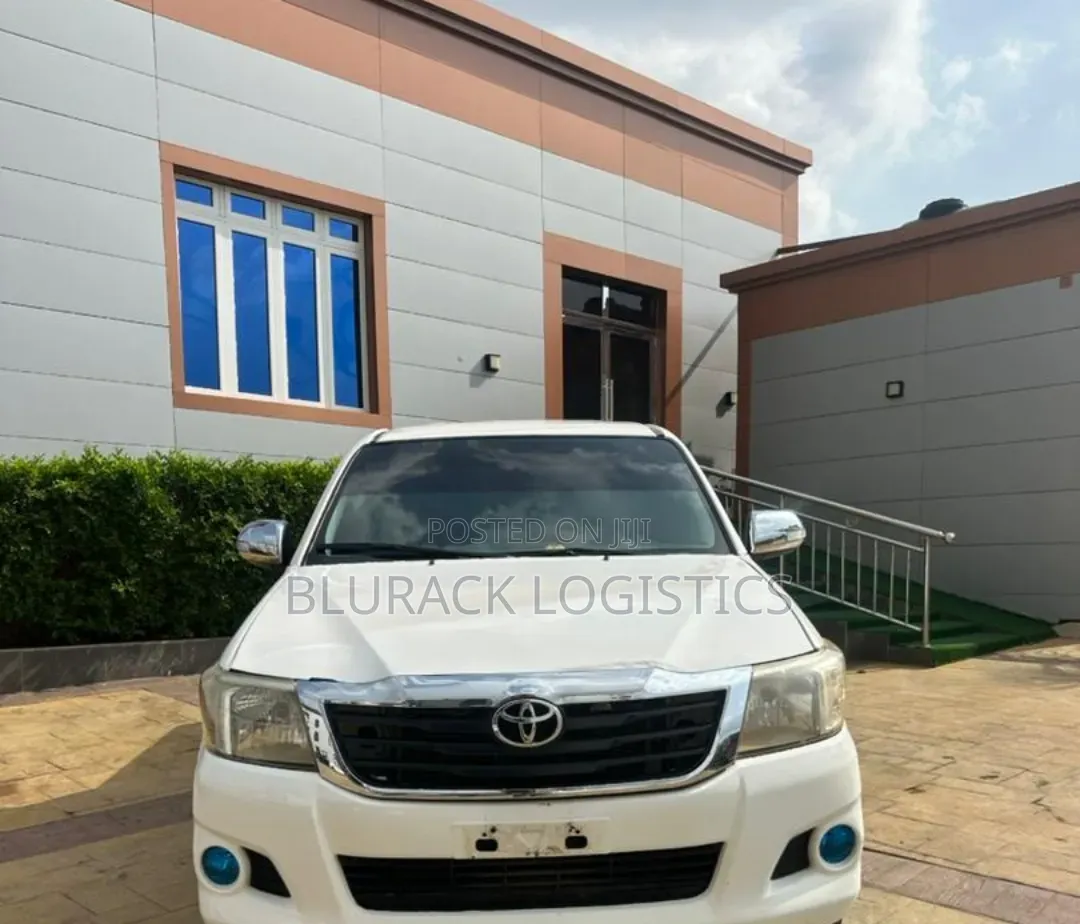 Toyota Hilux 2012 White
