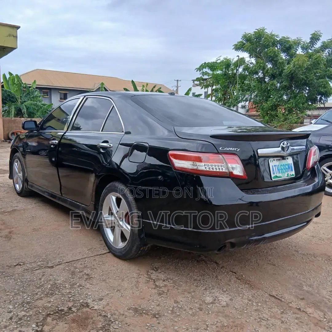 Toyota Camry SE 4dr Sedan (2.5L 4cyl 6AM) 2010 Black
