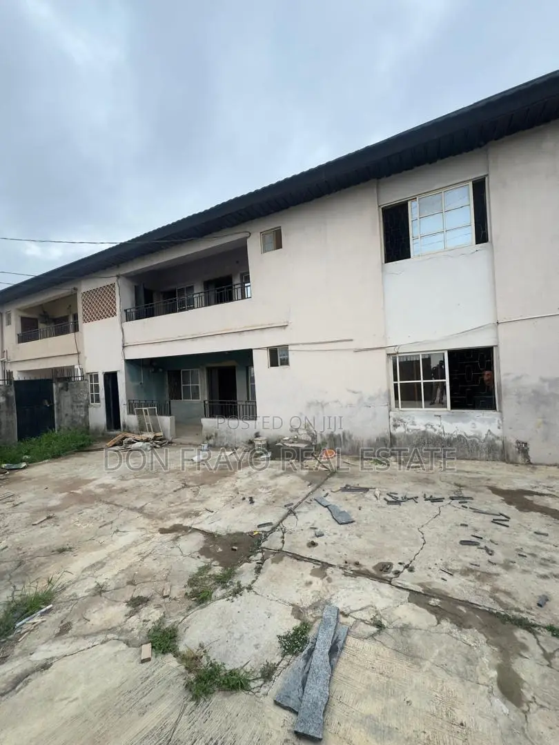 3bdrm Apartment in Ikolaba Main Estate, Agodi for rent