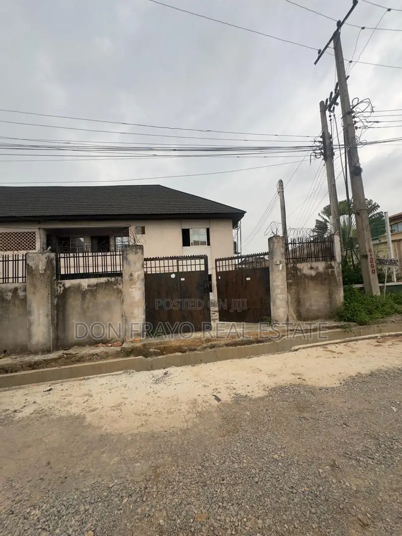 3bdrm Apartment in Ikolaba Main Estate, Agodi for rent