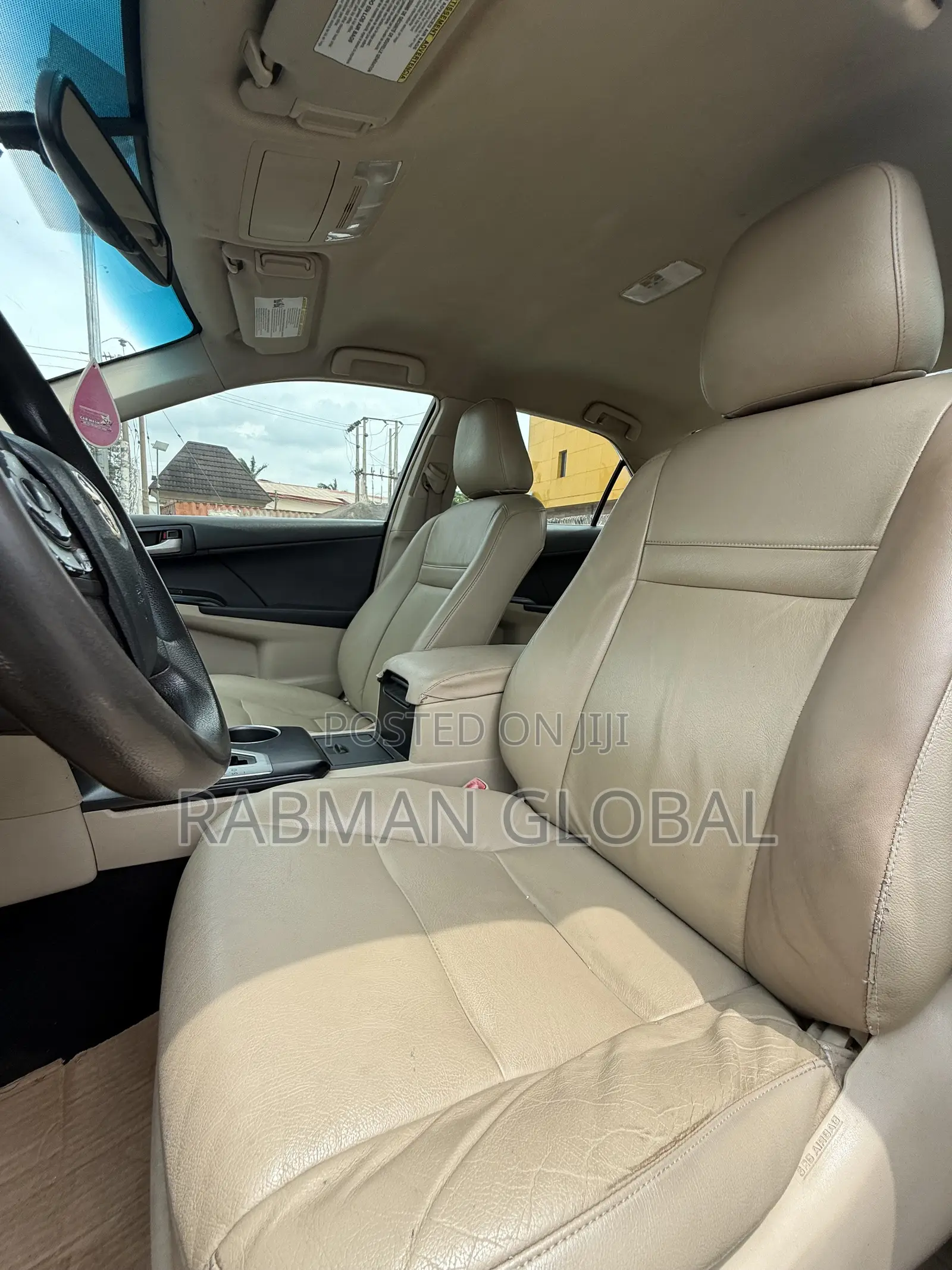Toyota Camry LE 4dr Sedan (2.5L 4cyl 6A) 2012 Gold