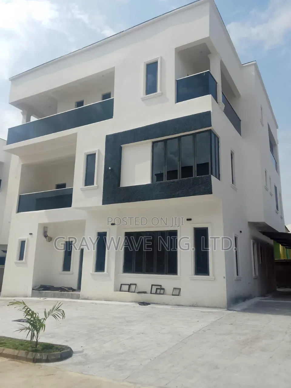 6bdrm Duplex in Sabon Lugbe for sale