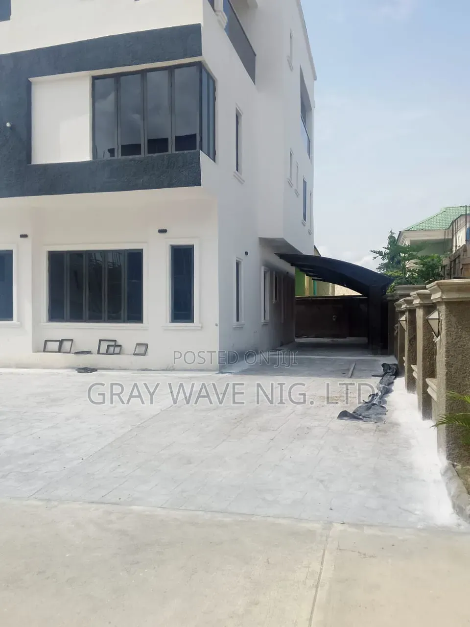 6bdrm Duplex in Sabon Lugbe for sale