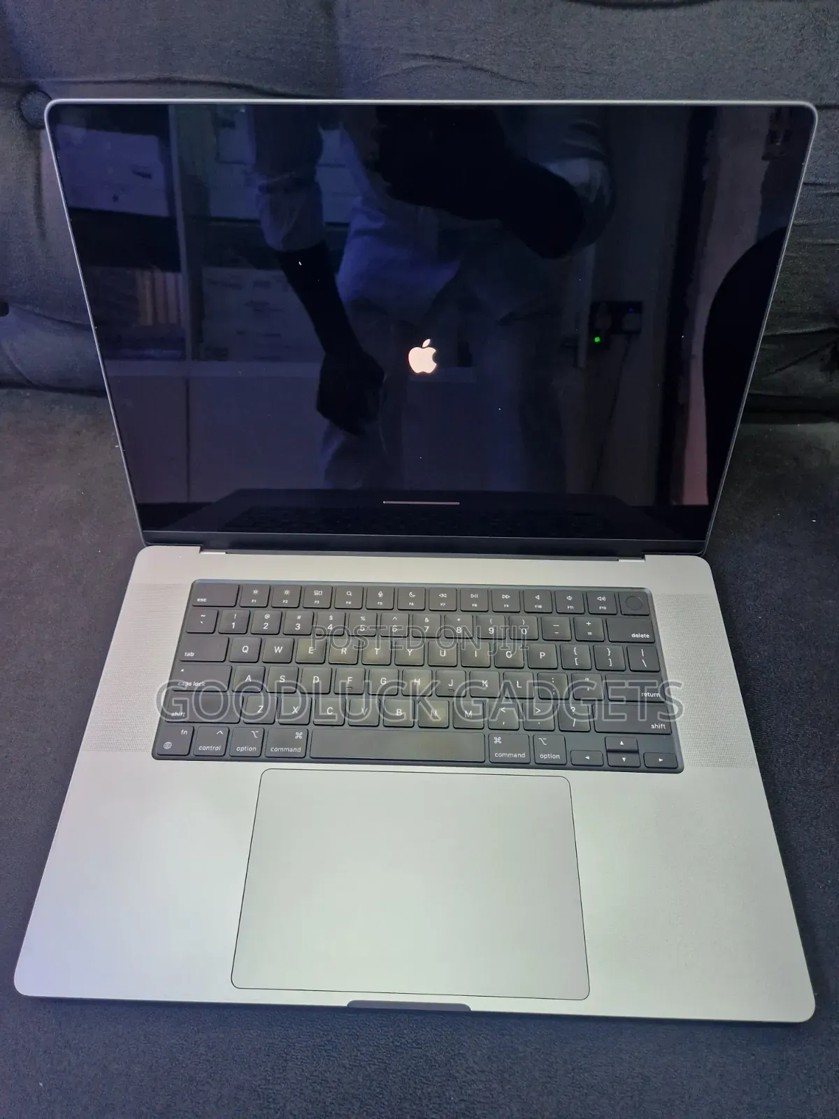 Laptop Apple MacBook Pro 2021 M1 16GB Apple M1 Pro SSD 512GB
