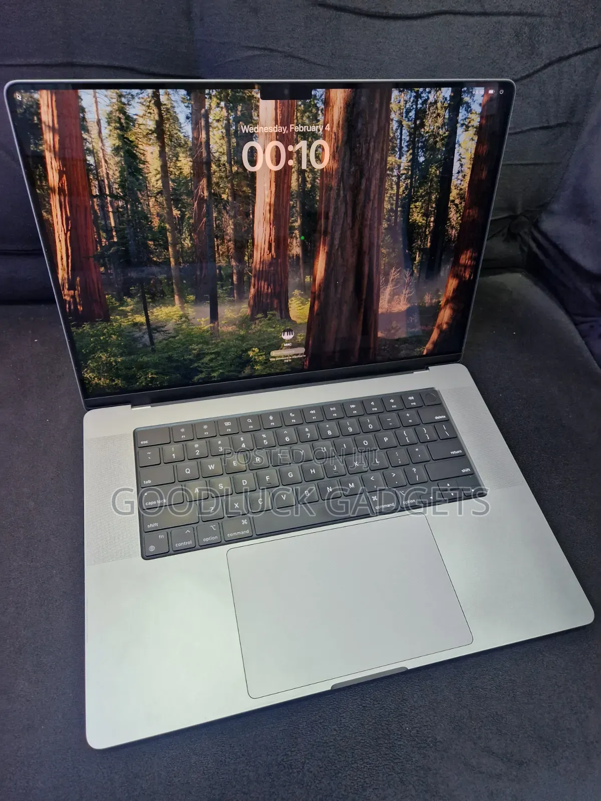 Laptop Apple MacBook Pro 2021 M1 16GB Apple M1 Pro SSD 512GB