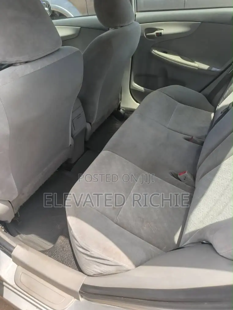 Toyota Corolla 2010 Silver