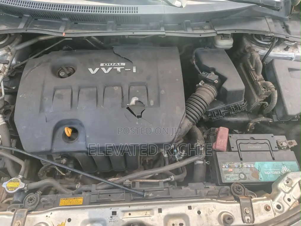 Toyota Corolla 2010 Silver
