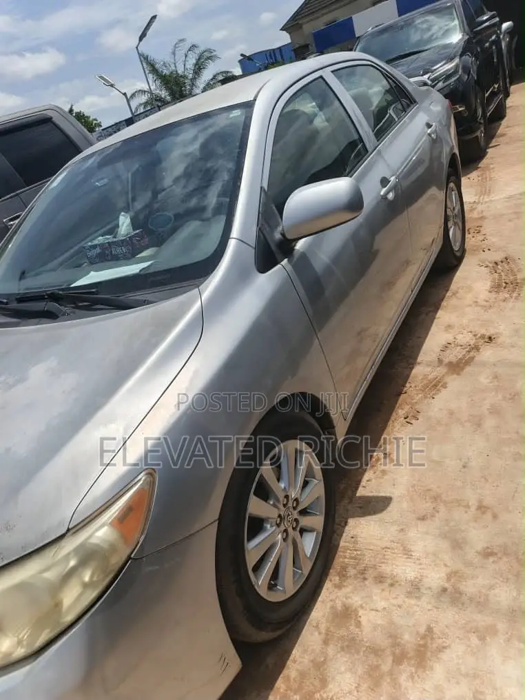 Toyota Corolla 2010 Silver