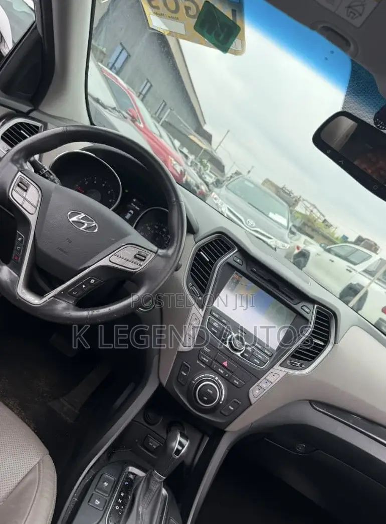 Hyundai Santa Fe Limited 4dr SUV AWD (3.3L 6cyl 6A) 2015 Silver