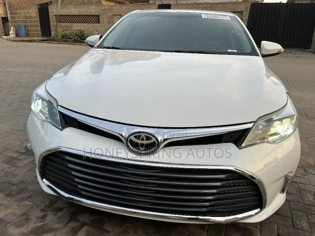 Toyota Avalon XLE Sedar FWD (3.5L 6cyl 6A) 2013 White
