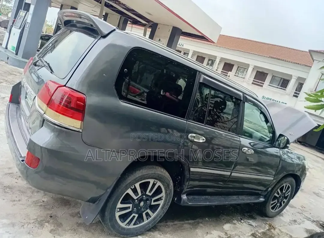 Toyota Land Cruiser 100 4.7 Executive 2006 Black