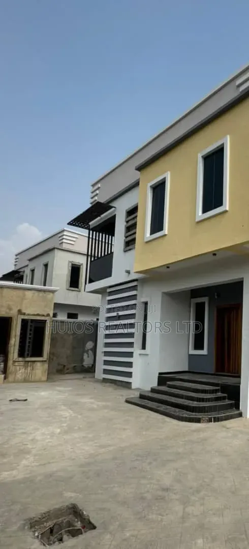 4bdrm Duplex in Carlton Gate Estate, Akobo for sale