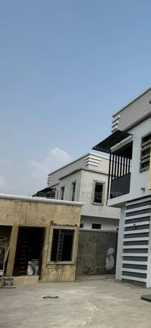 4bdrm Duplex in Carlton Gate Estate, Akobo for sale