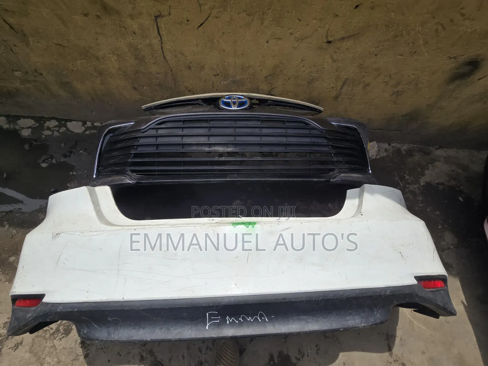 Camry 2022 Le Front and Back