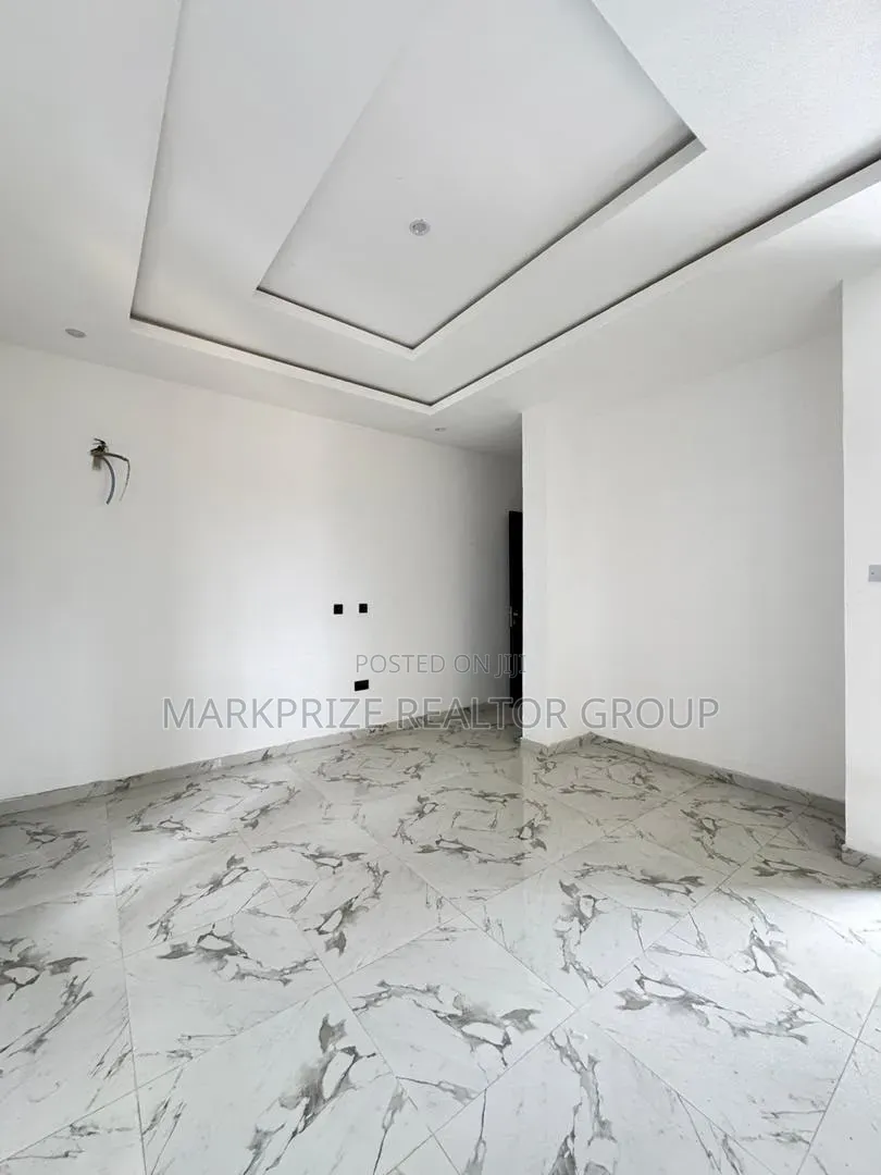 2bdrm Apartment in Surulere Lagos for sale