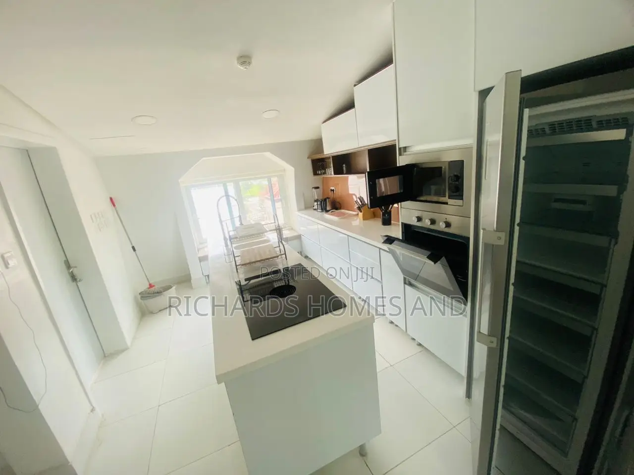 Furnished 3bdrm Apartment in Banana Island for rent