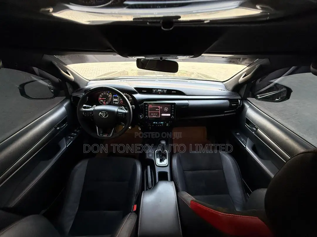 Toyota Hilux 2023 Black