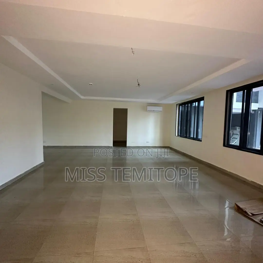 2bdrm Apartment in Lekki Phase 1 for sale