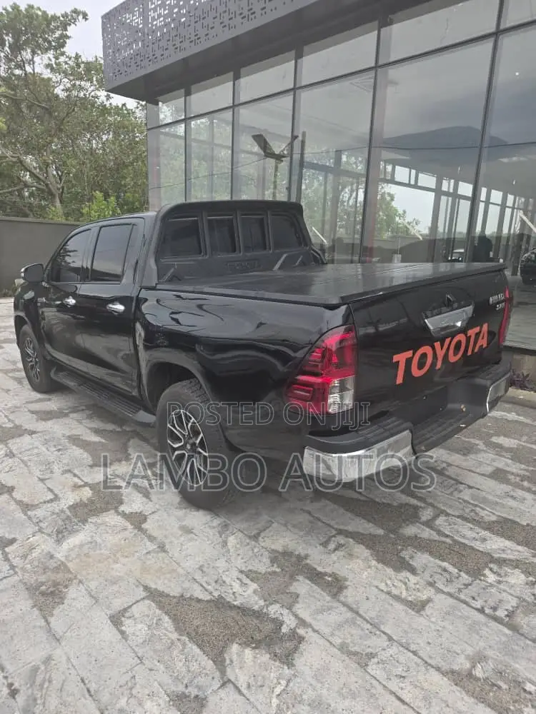 Toyota Hilux 2019 Black